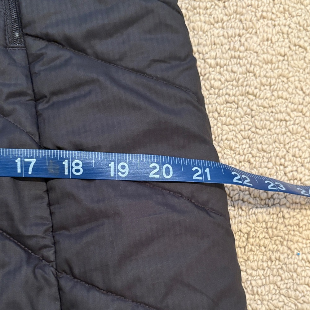 Icebreaker Women's Black Quilted Puffer Coat - Picture 7 of 9
